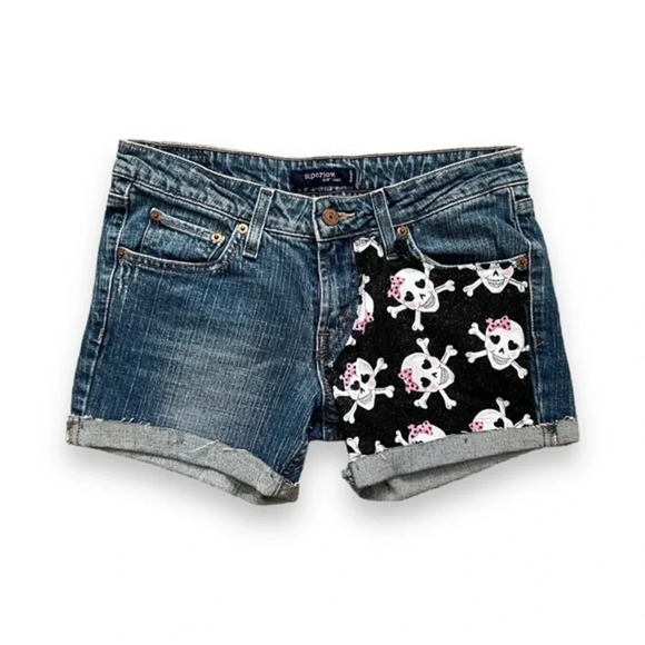 Levi’s Super Low Skull‎ Print Denim Cut Off Jean Shorts 29” Waist / Size 5 - Picture 2 of 5